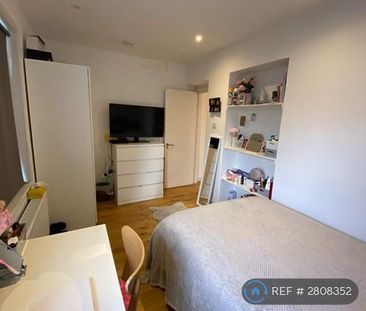 3 bedroom flat to rent - Photo 3