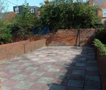 St Edwards Road, Reading, Berkshire, RG6 - Photo 3