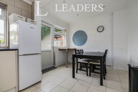 2 bedroom house to rent Hindhead Road, B14 - Photo 5