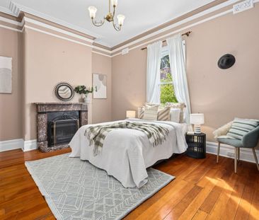 LARGE FOUR BEDROOM VICTORIAN HOME WITH GARDEN AND POOL IN PRIME LOC... - Photo 3