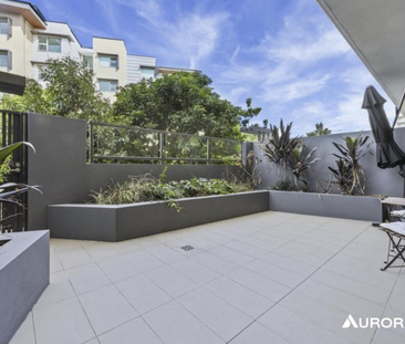 Luxury Ground-Floor Apartment with Expansive Courtyard in Prestigio... - Photo 2