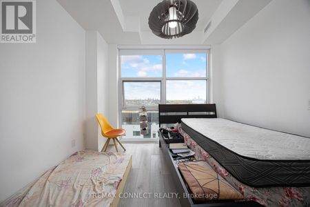 #818 - 1787 St Clair Avenue W – Toronto W03, Ontario - Photo 4