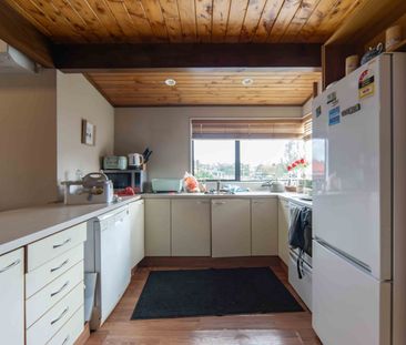 Three Bedroom Oasis - Photo 6