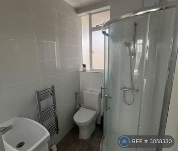 3 bedroom flat to rent - Photo 6