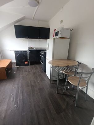 1 Bed Flat, Romford Road, E7 - Photo 1