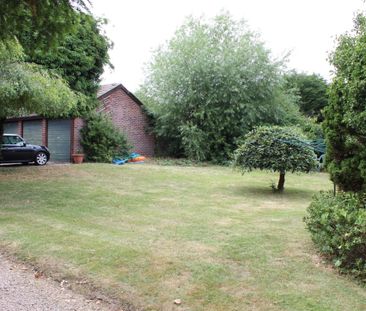 Two Bedroom First Floor Flat for Rent in Leigh on Sea - Photo 6