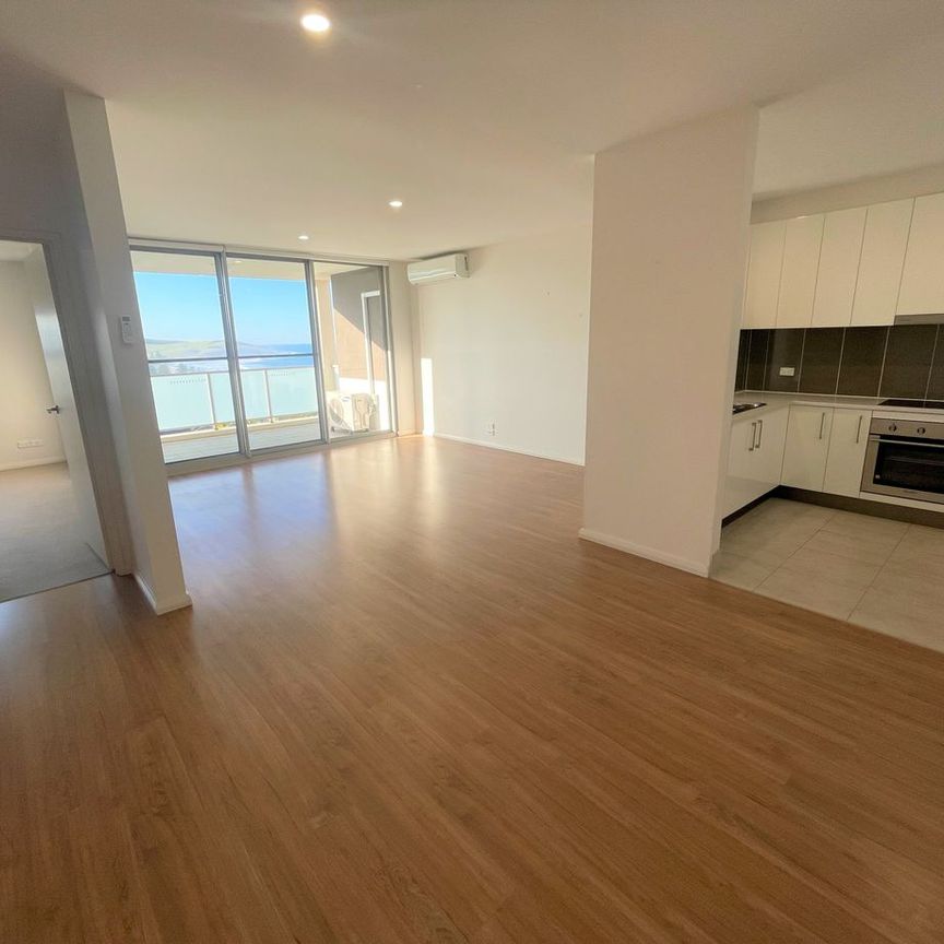EXECUTIVE APARTMENT LIVING WITH OCEAN VIEWS!! - Photo 1