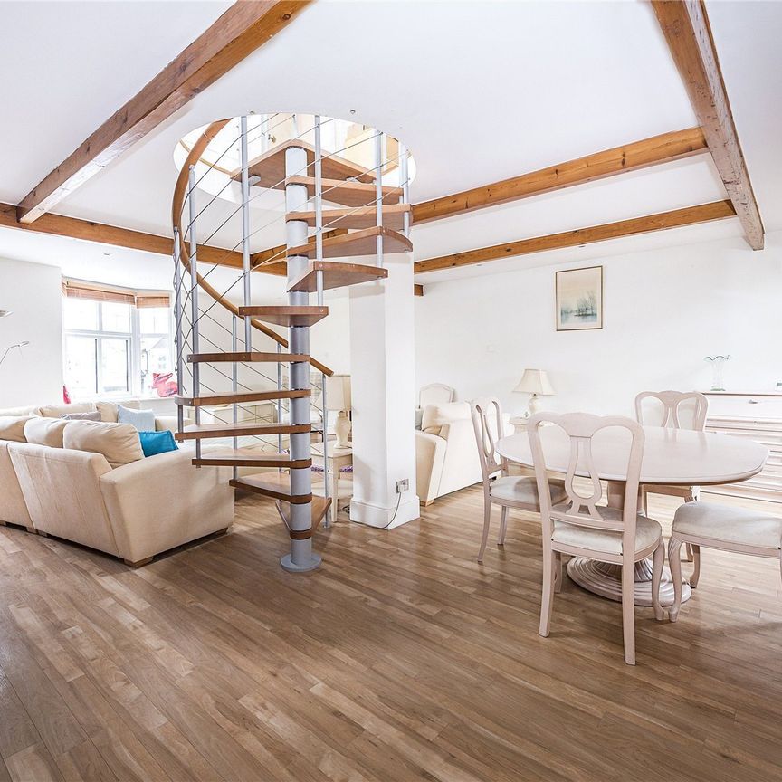 Between Streets, Cobham, Surrey, KT11 flat to rent - Photo 1