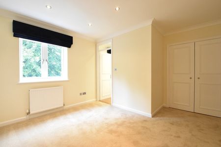 Beechcroft Manor, WEYBRIDGE, KT13 - Photo 4