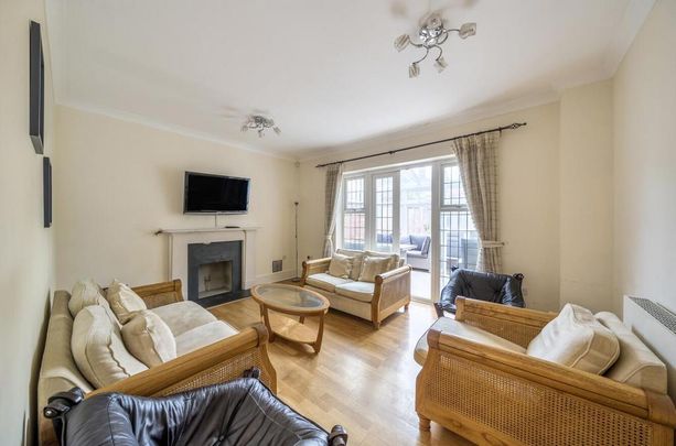 5 bedroom detached house to rent - Photo 1