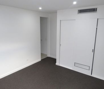 MODERN THREE BEDROOM HOME IN LAKE WENDOUREE - Photo 3