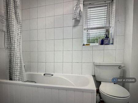 2 bedroom semi-detached house to rent - Photo 2