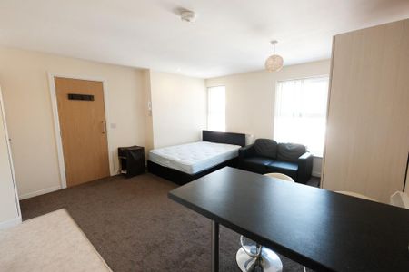 Studio to rent - Photo 2