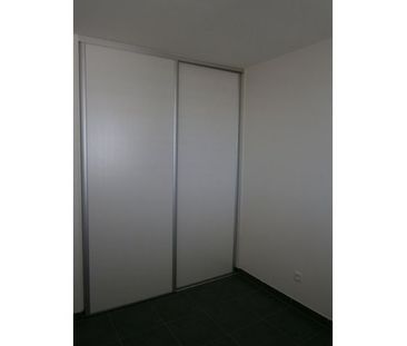 Location Appartement 2 pièces 43m² ST DENIS 97400 - Photo 3