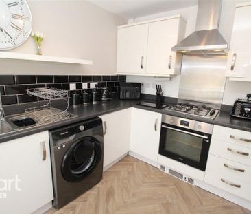 4 bedroom semi-detached house to rent - Photo 4