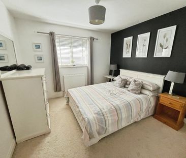 4 bedroom end of terrace house to rent - Photo 1