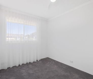 Beautifully updated, perfectly positioned - Photo 4