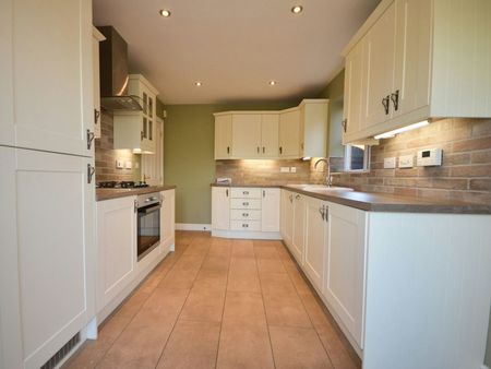 Detached house to rent on - Photo 5