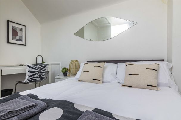 4 bed Mid Terraced House for Rent - Photo 1