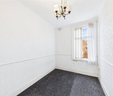 3 bedroom flat to rent - Photo 4