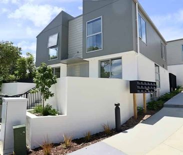 Up Market 2 Story Unit - Photo 4