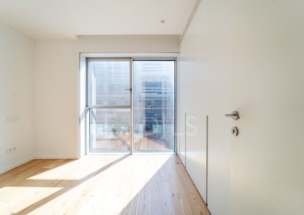 Apartamento T3 com varanda, novo, com vista mar, em Vila Nova de Gaia