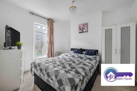 1 bedroom in a flat share to rent - Photo 2