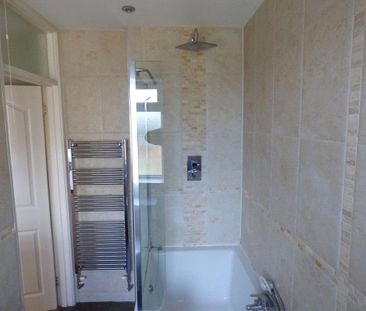 3 bedroom end of terrace house to rent - Photo 4