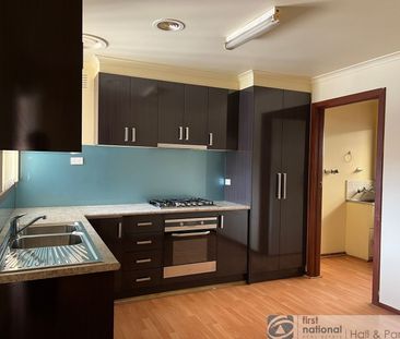 SPACIOUS THREE-BEDROOM UNIT IN PRIME LOCATION! - Photo 6