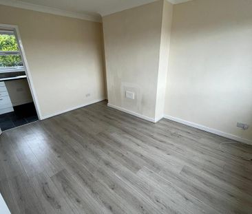 2 bedroom semi-detached house to rent - Photo 4
