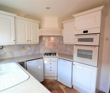 3 bedroom semi-detached bungalow to rent - Photo 6