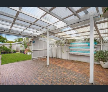 2-Bed Duplex | Garage + 2 Carport Parking | 200m to the Broadwater - Photo 5
