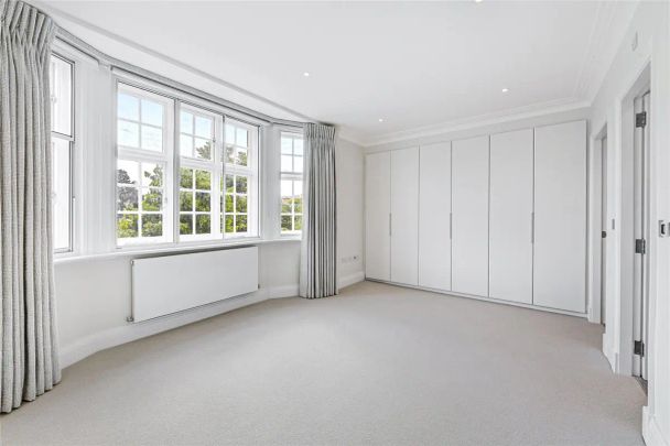 3 bedroom flat in 93 Sloane Street - Photo 1