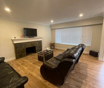 Royal Heights, Updated 4 Bedrooms/Heated Garage/RV Parking - Photo 6