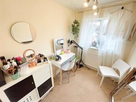 3 bedroom house to rent Beckinsale Grove, Crownhill, Milton Keynes, Buckinghamshire, MK8 - Photo 5