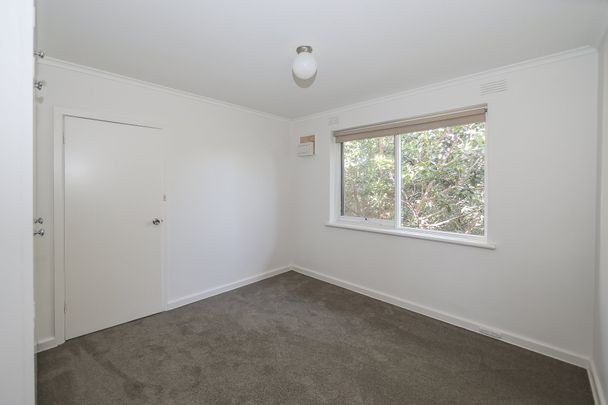 One Bedroom apartment located in the heart of Glen Iris. - Photo 1