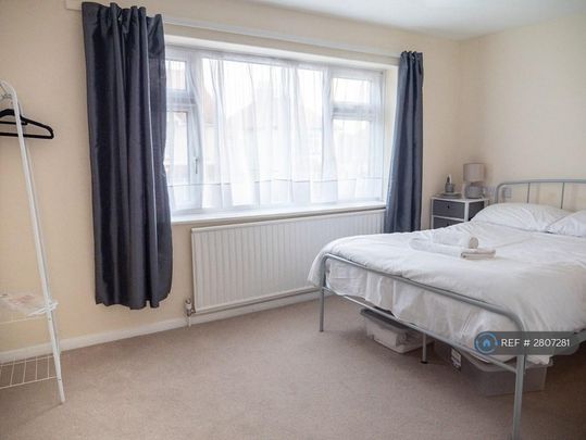 1 bedroom in a house share to rent - Photo 1