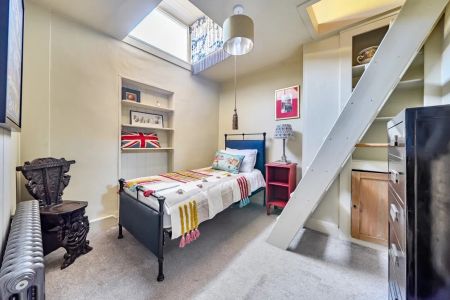 4 bedroom terraced house to rent - Photo 3