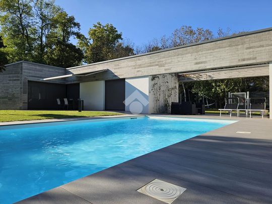 Villa singola in affitto - Photo 1