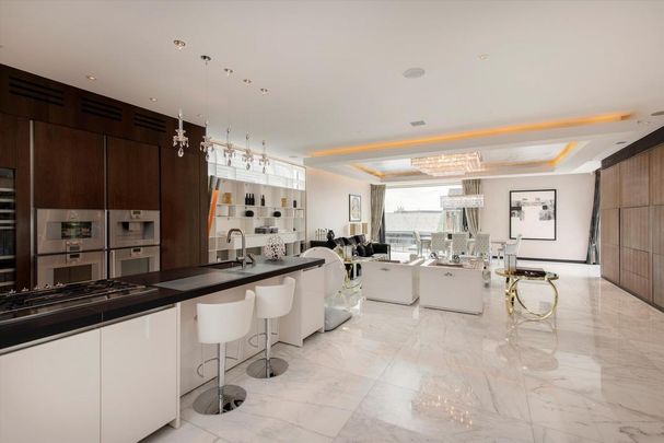 3 bedroom flat to rent - Photo 1