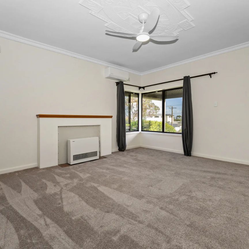 Spacious & Versatile Family Home in Prime Seacliff Location - Photo 1