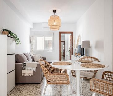 Casa adosada de alquiler en Castillo, 17, Centro - Photo 2