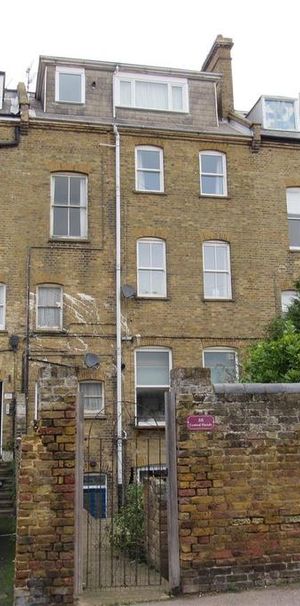 1 bedroom flat to rent - Photo 2