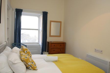 3 bedroom flat to rent - Photo 2