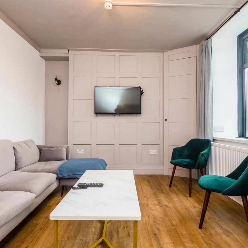 Great 5 bed HMO with stunning view of the valleys Room E - Photo 1