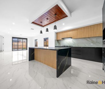 For Lease - Luxury Family Home in Cranbourne East - Photo 6