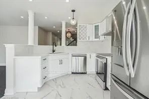 Condo Townhouse For Lease | W9248363 - Photo 5