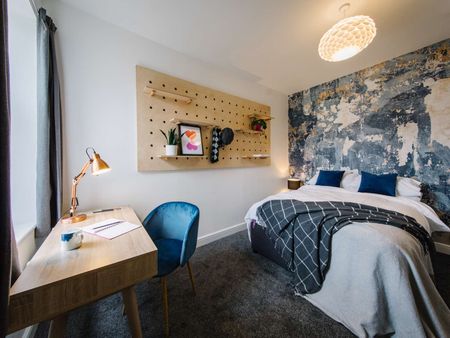 Wonderful 6 Bedroom Charactered Home located in the town centre of Lancaster Room 1 - Photo 5