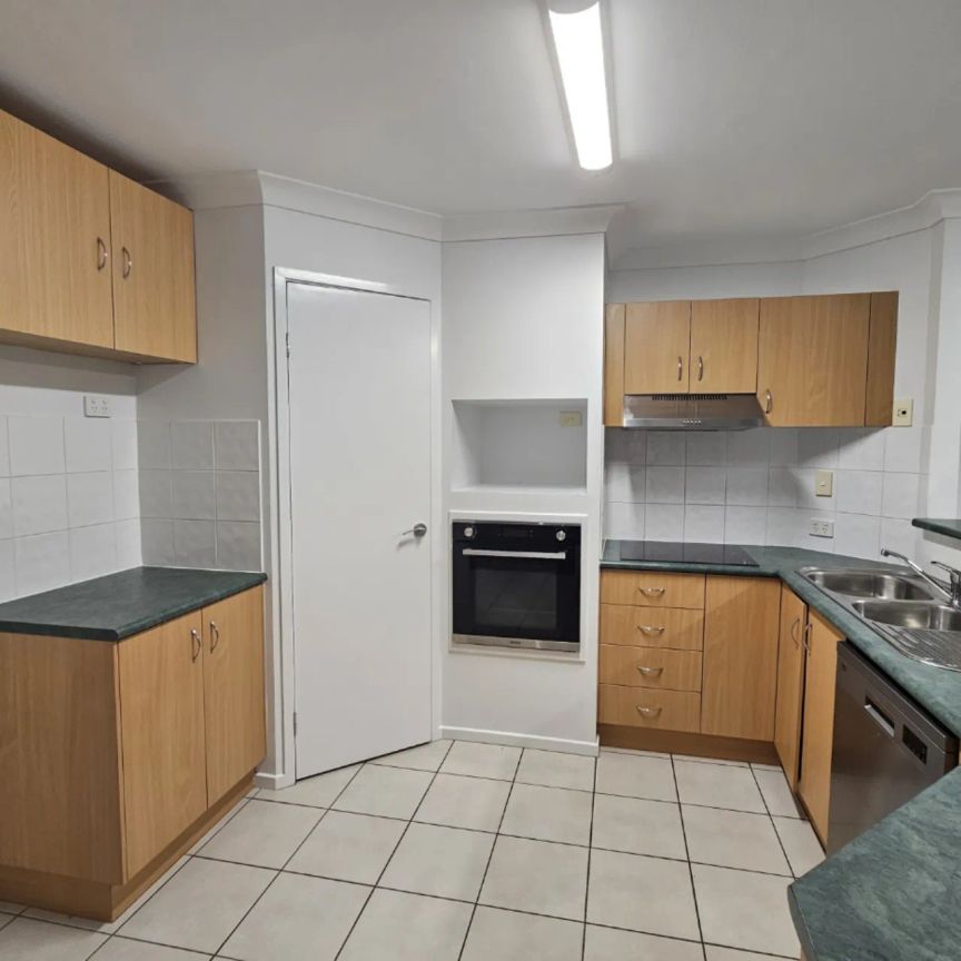 Stunning Double Storey Home in Underwood - Photo 1