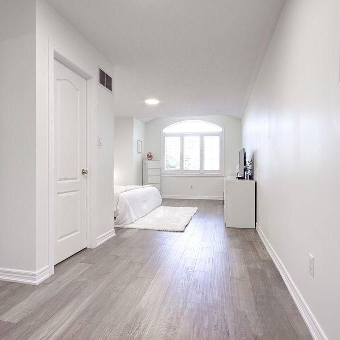 For Lease - 5386 Landsborough Avenue, Mississauga, Ontario - Photo 1